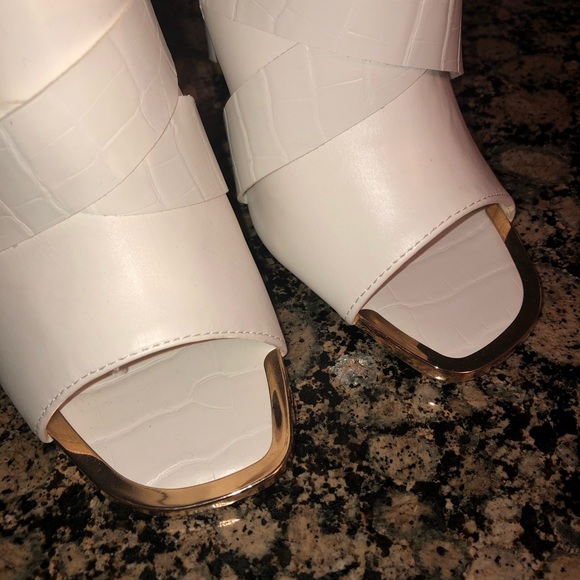 JustFab open-toe 4.5" heeled boots w buckle detail - Picture 3 of 5